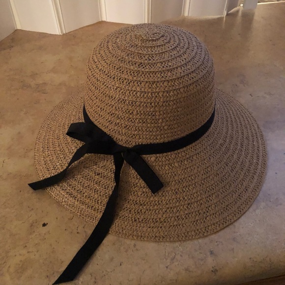 Woman’s pool hat - Picture 2 of 3